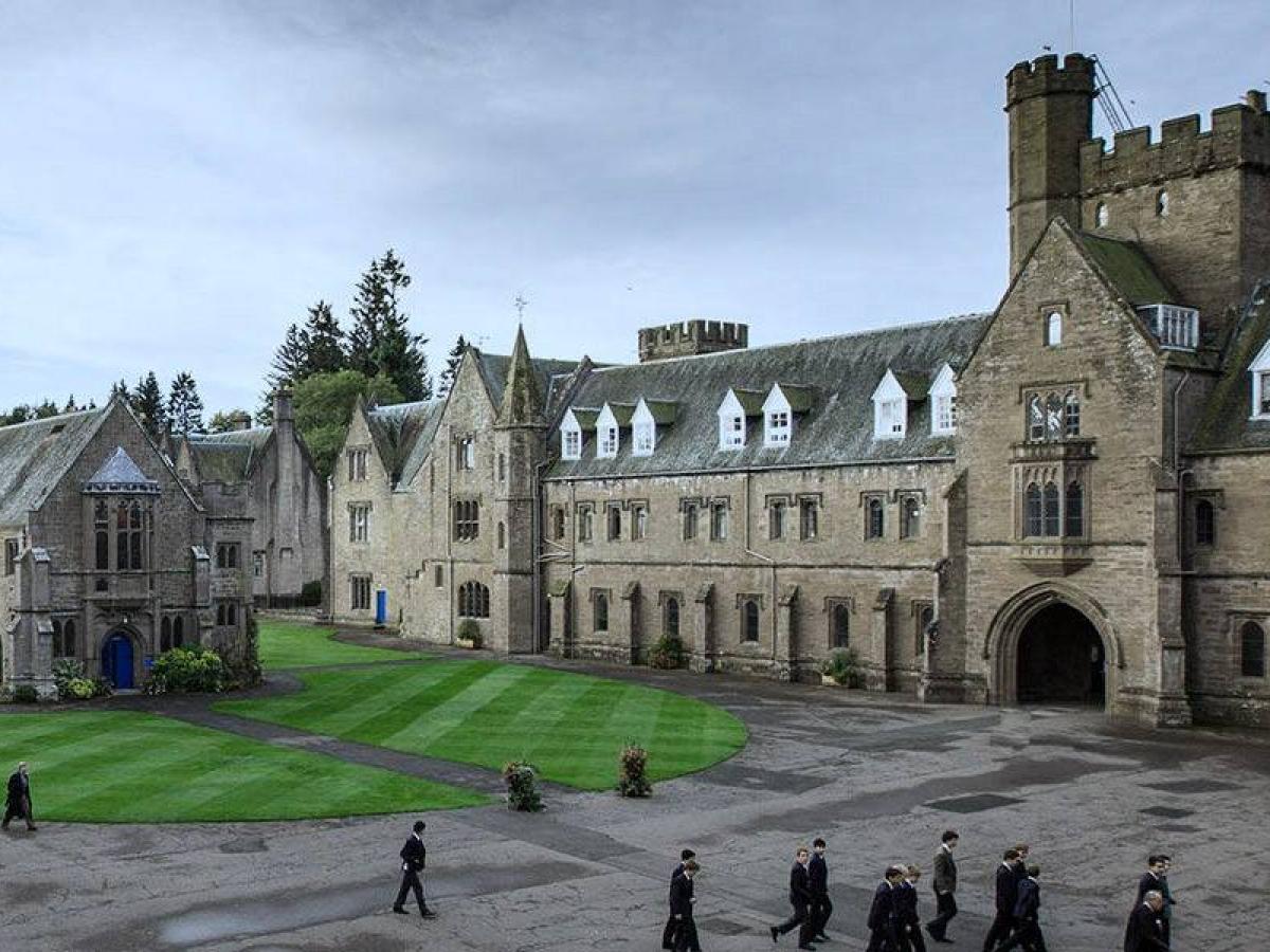 Trinity College Ona druga grupa